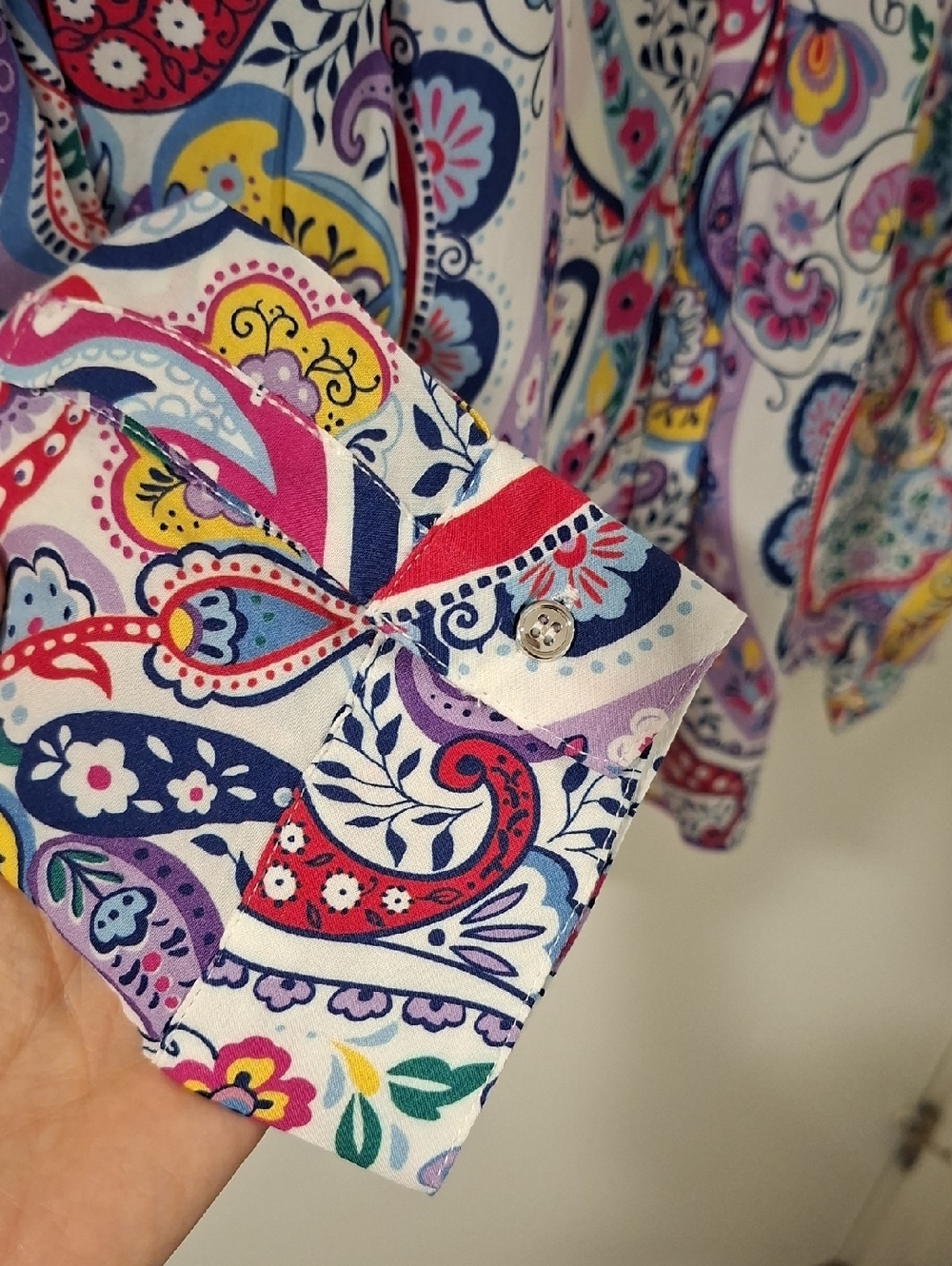 FDJ Vibrant Rainbow Paisley Viscose V-neck Blouse w/ Roll-tab Sleeves (US 14) - Picture 4 of 8